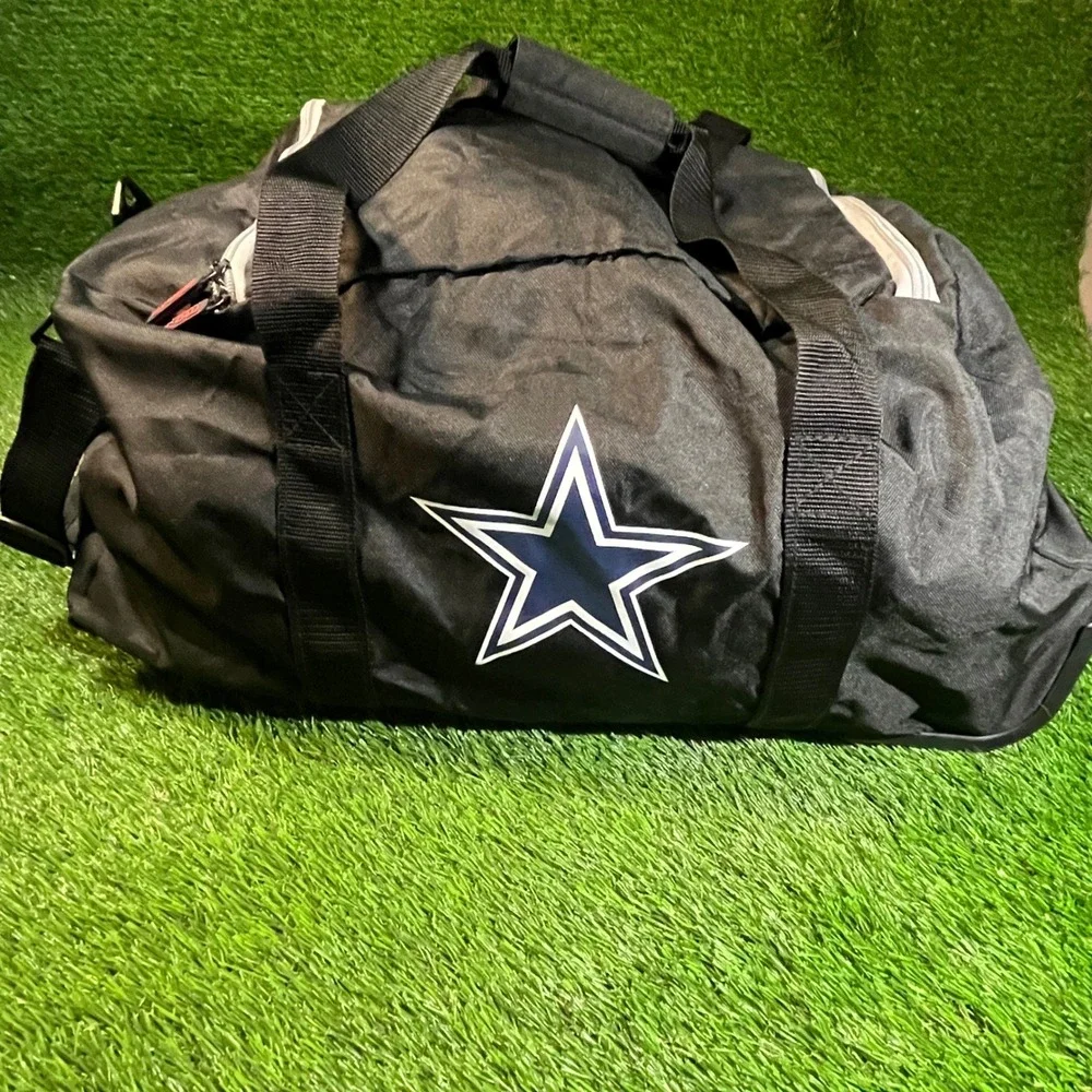 Dallas Cowboys‎ Mojo Licensing Rolling Duffle Bag Black NFL Travel Gym Star Logo